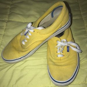 Yellow vans !